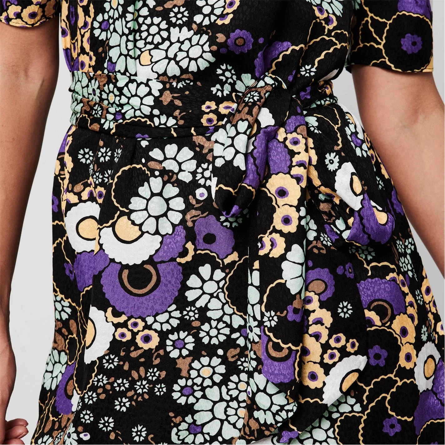 Ted Baker Saskiie Puff Shoulder Floral Mini Dress for Dresses Colour Black 6 Ted Baker Saskiie Puff Shoulder Floral Mini Dress for Dresses Colour Black - Image 4