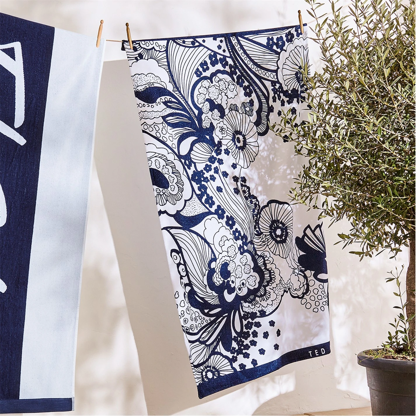 Ted Baker Ted Baker Retro Beach Towel for Towels Colour Navy/white 4 Ted Baker Ted Baker Retro Beach Towel for Towels Colour Navy/white - Image 2